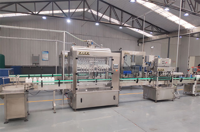 航天恒豐液體生產線-全自動液體灌裝機