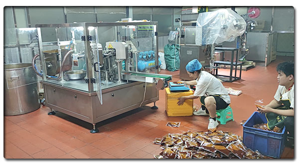 給袋式辣椒醬包裝機(jī)-自動(dòng)化辣椒醬包裝機(jī)生產(chǎn)線