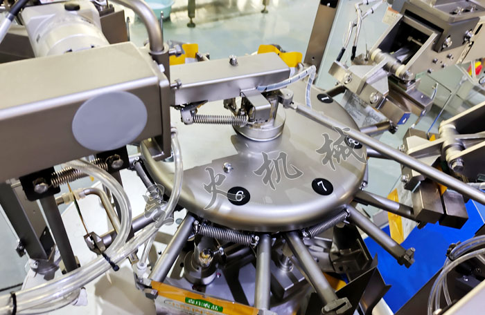 四川辣椒醬包裝機(jī)-給袋式辣椒油自動包裝機(jī)