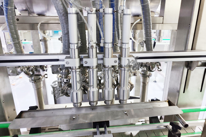 4頭顆粒醬狀灌裝機-辣椒醬灌裝機細節(jié)展示